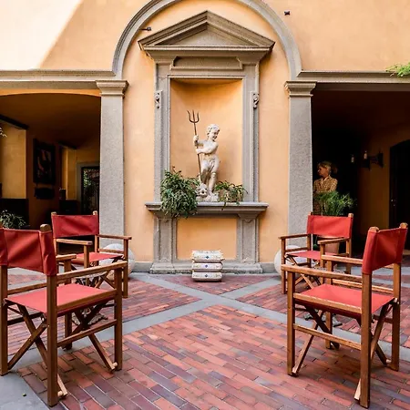 فندق مبيت وإفطار Foresteria Di Palazzo Radici بيرغامو