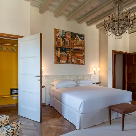Foresteria Di Palazzo Radici فندق مبيت وإفطار 4*