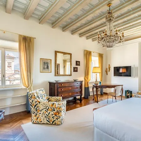 فندق مبيت وإفطار Foresteria Di Palazzo Radici 4*