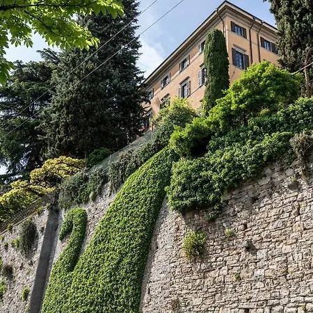 Foresteria Di Palazzo Radici B&B