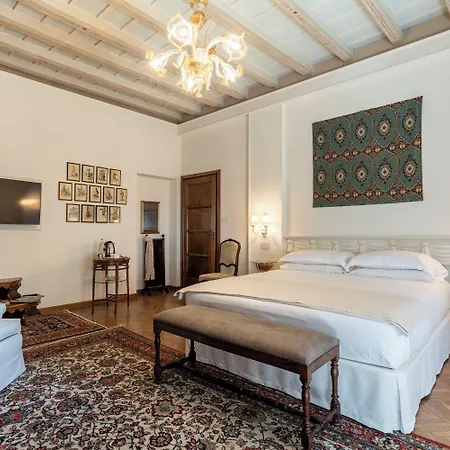 Foresteria Di Palazzo Radici Bed & Breakfast 4*