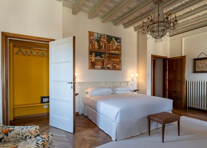 Foresteria Di Palazzo Radici Alojamento de Acomodação e Pequeno-almoço 4*